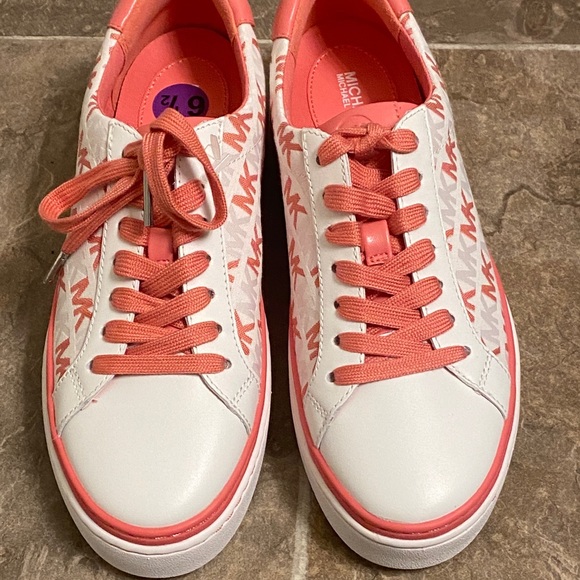 MICHAEL Michael Kors logo printed
Chapman Platform Sneakers - Picture 4 of 12